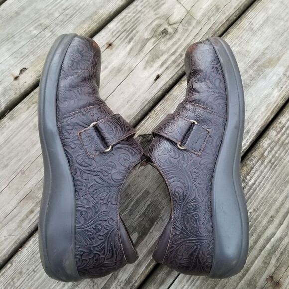 Alegria Joleen Molasses Brown Floral Tooled Professional Shoe Clogs 41 - Picture 5 of 8